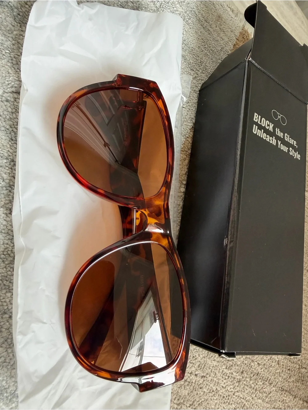 Oversized Tortoiseshell Sunglasses in Brown - Women's Fashion Shades